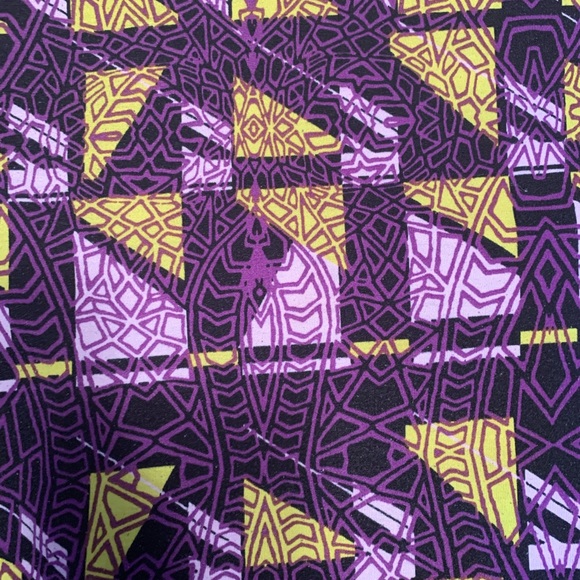 Lularoe Classic T Shirt Womens 3XL Purple Yellow Geometric Short Sleeve - Picture 5 of 6